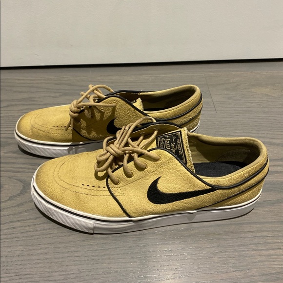 nike janoski tan